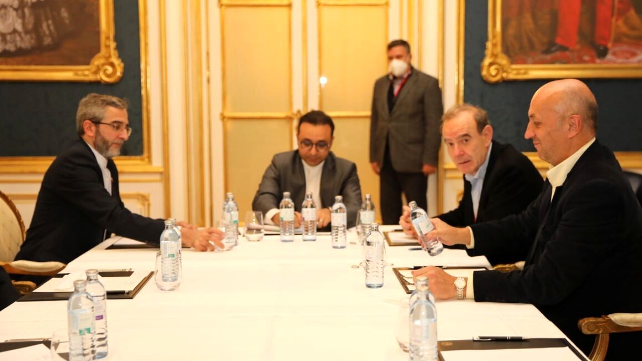 رایزنی دوجانبه علی باقری و «انریکه مورا» در وین