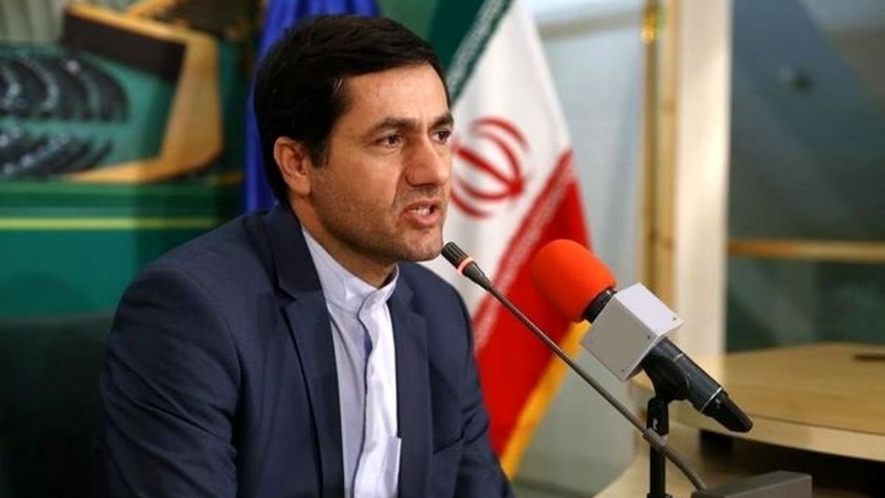 هیچ صحبتی از حذف ارز 4 هزار و 200 تومانی نیست / پیش‌بینی فروش 1 میلیون و 200 هزار بشکه نفت 60 دلاری در لایحه بودجه / تسعیر دلار 23 هزار تومان