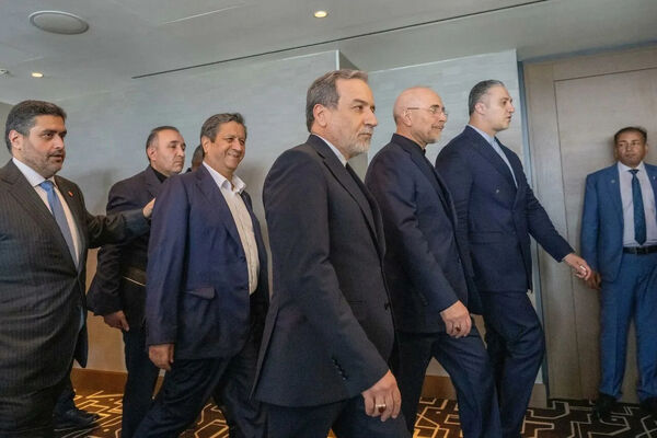 آناتولی به نقل از منابع پاکستانی: قطر و پاکستان نسبت به اینکه مذاکرات میان ایران و آمریکا «به زودی» از سر گرفته شود، به صورت محتاطانه خوش‌بین و امیدوار هستند/ میانجی‌ها انتظار دارند تا پایان هفته جاری، نشانه‌های مثبتی درباره شروع دوباره مذاکرات ظاهر شود
