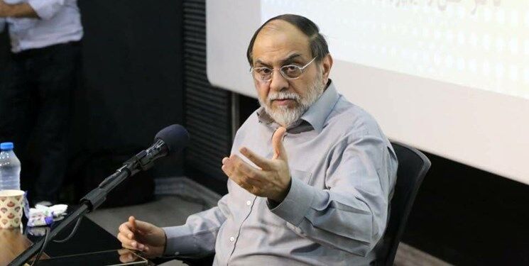 انتقادات شدید رحیم‌پور ازغدی از وزیر علوم؛ دانشجوی نخبه را پشت در اتاق‌های وزارتخانه تحویل بگیر تا مهاجرت نکند


