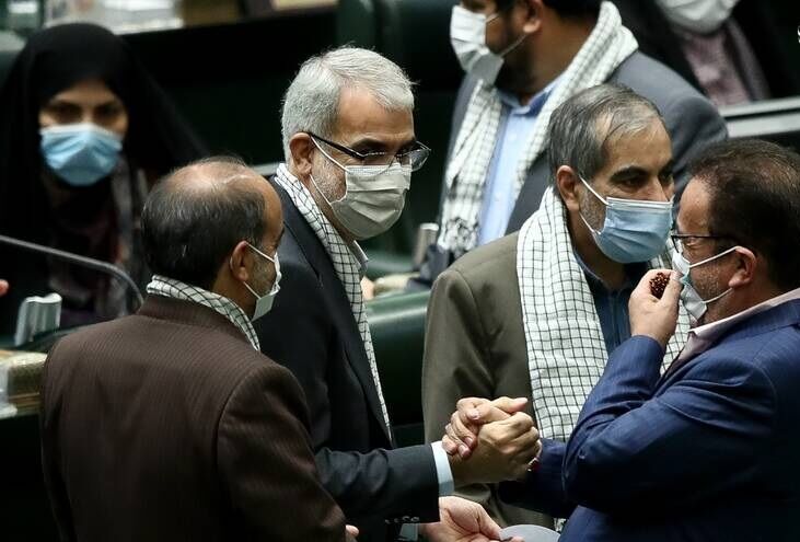 آقای وزیر! در عمل مدافع حقوق ضایع شده فرهنگیان باشید