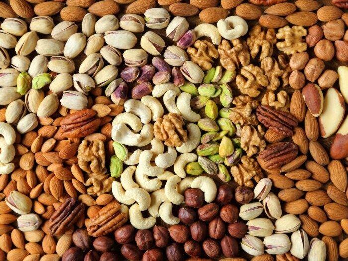 اینفوگرافی| نگاهی به قیمت آجیل و شیرینی از اسفند پارسال تا امسال