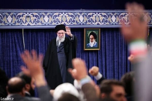 عارف: ایران برای وداع با رهبر شهید تمام‌قد به میدان می‌آید