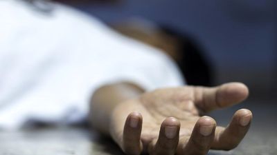گزارش اختصاصی اعتماد از خودکشی «آیناز کریمی» دانش‌آموز ۱۷ ساله به خاطر تهدید به اخراج از مدرسه!