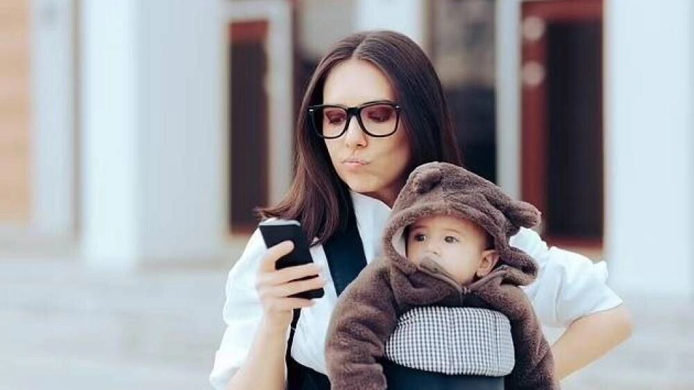 محققان: استفاده والدین از دستگاه‌های هوشمند برای فرزندان زیان‌آور است
