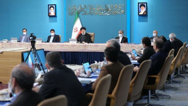 استقبال کیهان از تغییرات کابینه: نشانه کارآمدی و شایسته‌سالاری دولت است