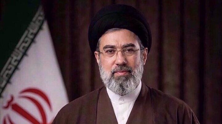 دیدار و گفتگوی رئیس‌جمهور با رهبر معظم انقلاب درباره مسائل اقتصادی و نظامی کشور

