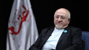 حق‌شناس: وضعیت امروز ایران را «حساس‌ترین مقطع ۱۰۰ سال اخیر» می‌دانم