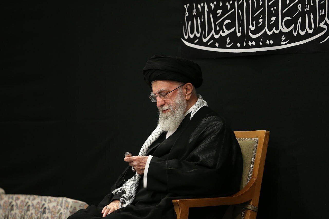 معنای حضور رهبر انقلاب در مراسم شب عاشورا در حسینیه امام خمینی چه بود؟