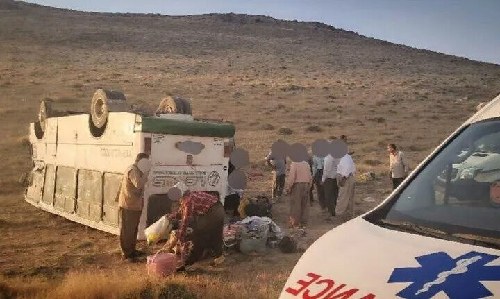 جزئیات تازه از حادثه سقوط مرگبار مینی‌بوس در جاده کاشمر؛ ۵ زن جان باختند