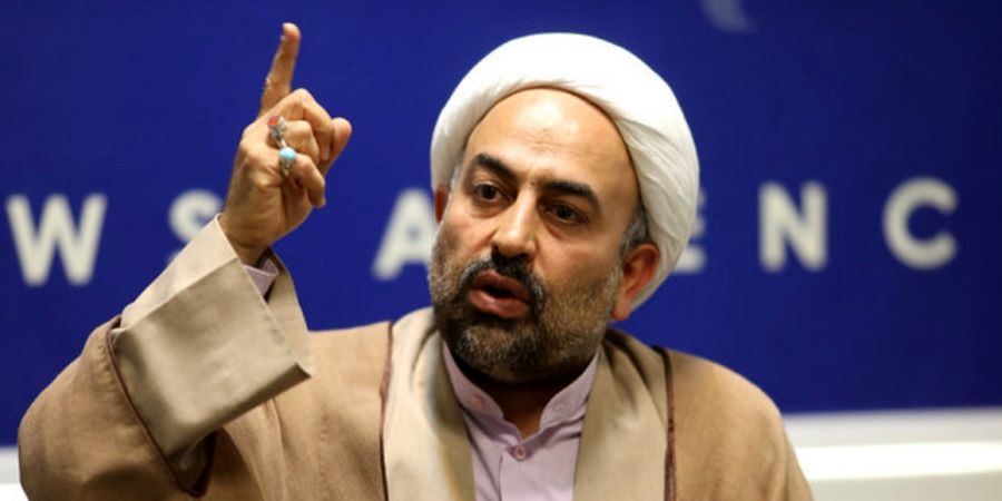 روحانی معروف: در صداوسیما برخی با ریش و چفیه راه خود را باز کردند