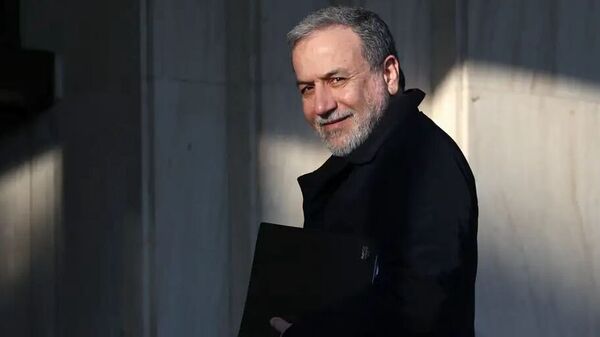 عراقچی: حادثه مدرسه میناب را نه فراموش می‌کنیم و نه می‌بخشیم