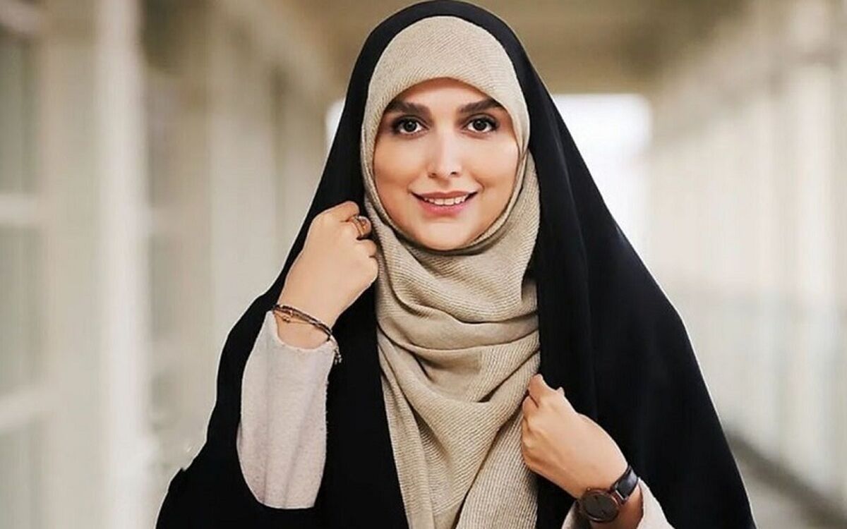 مجری معروف زن صداوسیما با پوشش چادر در پاریس!+عکس