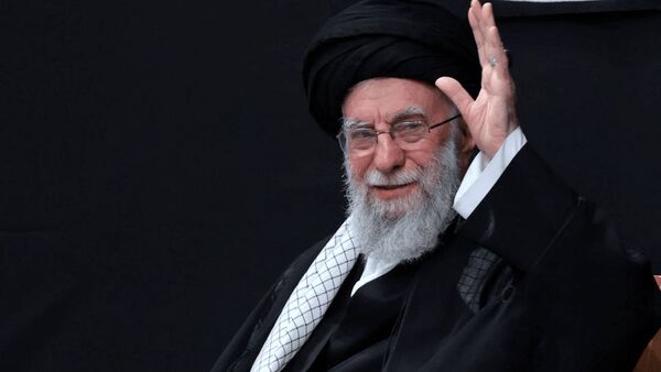 روزنامه اصولگرا: انتقام خون رهبر شهید تنها با ابزار نظامی محقق نمی‌شود؛ باید از ابزار حقوقی و دیپلماسی استفاده کرد