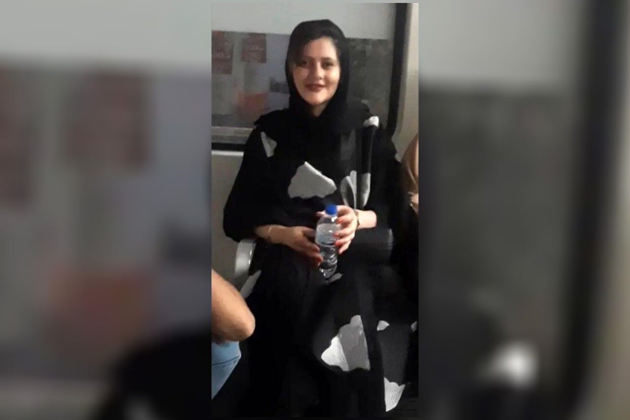 فعال انقلابی: مشکل مهسا امینی این بود که به غیر از ایام دهه فجر به تهران آمد