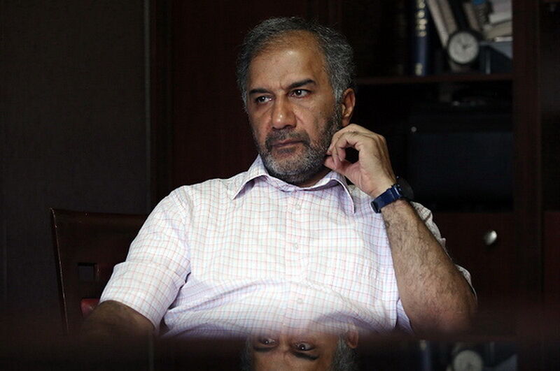 انتقاد تند عسگرپور در آنتن صداوسیما؛ یک دوربین ببند به ماشین از راه آهن بیا تا تجریش، نمی‌توانی پنج دقیقه‌اش را پخش کنی/ الان باید کد ملی همه عوامل فیلم را به صداوسیما بدهند تا یک جای دیگری همه را چک کند!