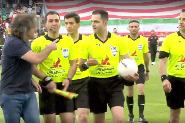 تبعید داور بازی استقلال و پرسپولیس به لیگ یک!