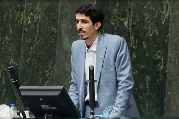 درخواست یک نماینده مجلس از هیات نظارت بر رفتار نمایندگان: اگر خاصیت دارید تحویل خودروهای شاسی‌بلند را بررسی کنید
