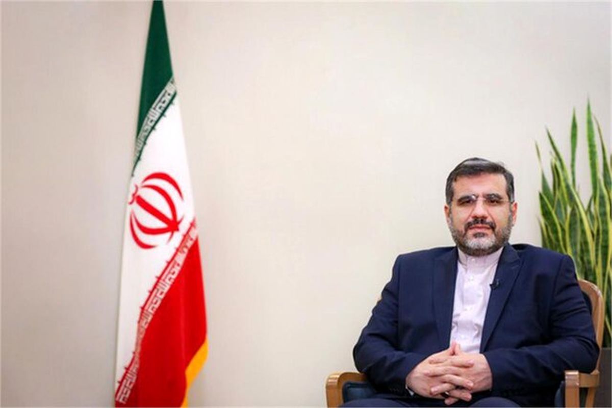 بعضی از خانوادههای مذهبی با نحوه برگزاری جشنواره فجر مخالف بودند
