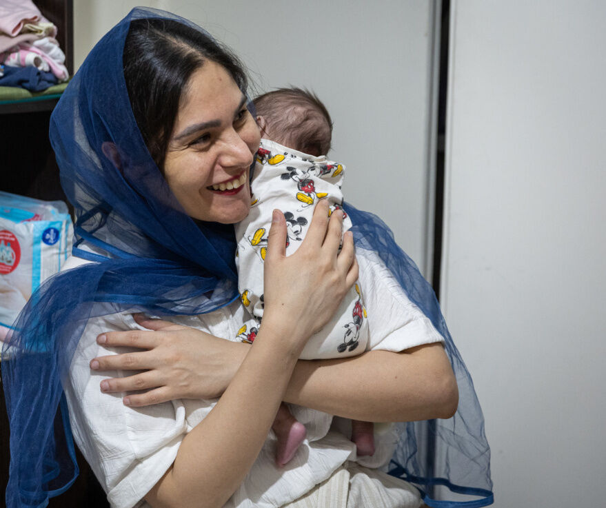 گفت‌وگوی اعتماد با سارا، مادر ۴۰ روزه نوزادی که از بهزیستی تحویل گرفته بود / وقتی برای بچه‌ پدر و مادر پیدا شد از خدا خواستم پشیمان شوند