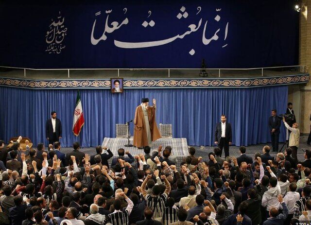 امروز؛ دیدار رهبر معظم انقلاب با جمعی از معلمان و فرهنگیان