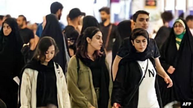 مدیرمسئول یک روزنامه به دلیل انتشار نظرسنجی درباره حجاب احضار شد 