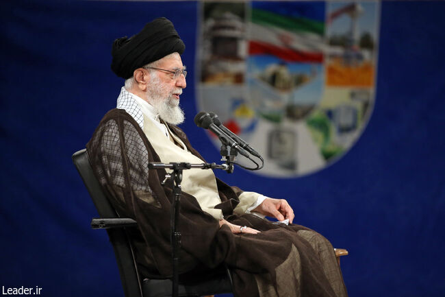 تصاویری از دیدار رهبر انقلاب با مسئولان صنعت هسته‌ای