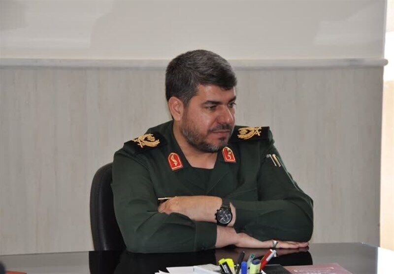 رسانه‌ها و سلبریتی‌ها تیتر پشت تیتر می‌گویند که پایین کشور را فروختند به چین، بالای کشور را فروختند به روسیه