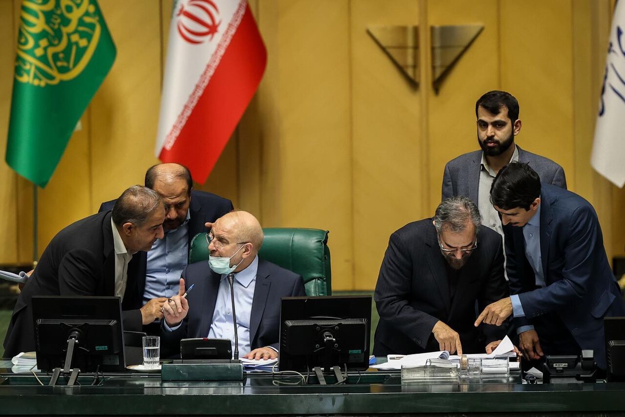 جنجال در جلسه مجلس؛ جدال لفظی قالیباف و نادران + ویدئو