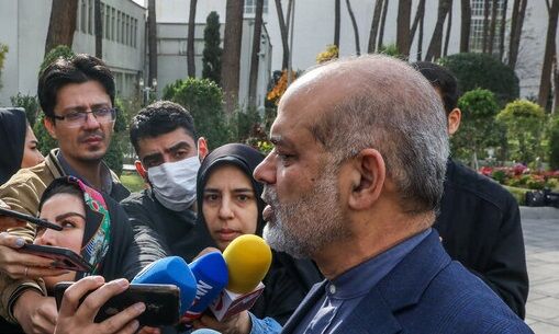 وزیر کشور درمورد پیامک‌های تذکرحجاب؛ دستگاه‌ها به وظایفشان عمل می‌کنند / باید قانون رعایت شود