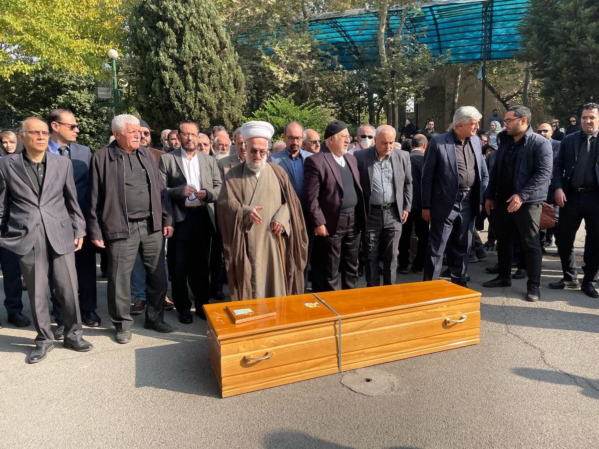تصاویری از تشییع پیکر ‎داودهرمیداس باوند در دانشکده حقوق و علوم سیاسی تهران + عکس