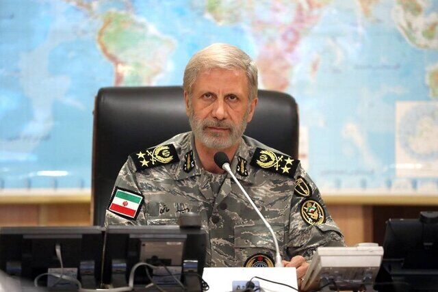 فرمانده کل ارتش: ما شهادت را فیضی بزرگ می‌دانیم، اما الان برای پیروزی می‌جنگیم