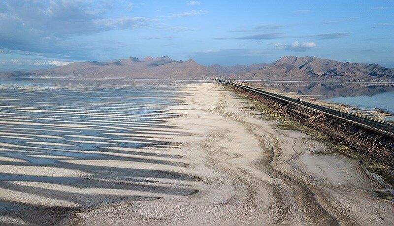 داستان نماینده‌ای که یک روز نامه زد چرا آب به دریاچه ندادید و یک روز نوشت چرا دادید؟!+ ویدئو