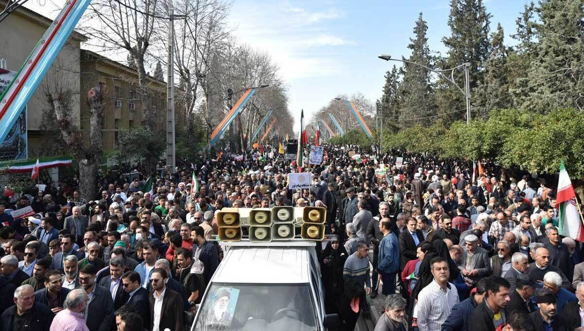 حضور یک منتقد سرسخت حاکمیت در راهپیمایی ۲۲ بهمن ۱۴۰۴ + عکس