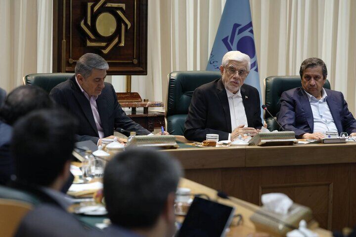 هشدار عارف درباره عملیات روانی آمریکا در بازار ارز؛ «دولت برنامه دارد»