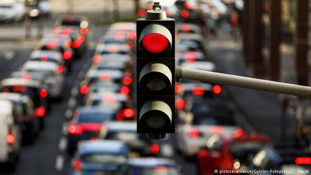 گلایه از بی‌توجهی به نگهداشت چراغ‌های راهنمایی و رانندگی پایتخت
