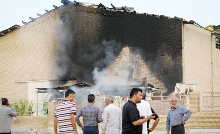 گزارش اعتماد از آزمایش یک سلاح آمریکایی جدید در لامرد در جنگ۴۰ روزه / رییس بیمارستان  لامرد: عفونت‌ها متفاوت بوده و مسمومیت با سرب هم وجود داشت