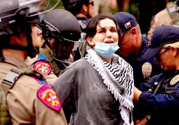 کیهان: دانشجویان آمریکایی وصیت‌نامه سیاسی الهی امام خمینی را پاس می‌کنند
