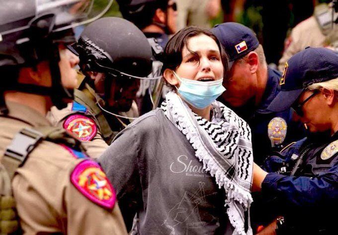 کیهان: دانشجویان آمریکایی وصیت‌نامه سیاسی الهی امام خمینی را پاس می‌کنند