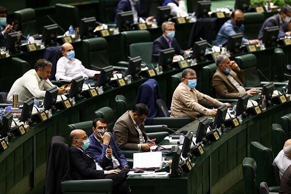 انتقاد از کاهش منابع برخی وزارتخانه‌ها در جریان بررسی بودجه