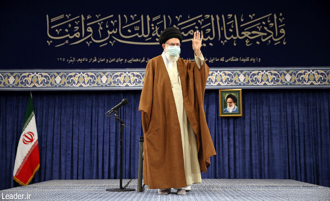 دیدار جمعی از زائران اعزامی به حج با رهبر انقلاب