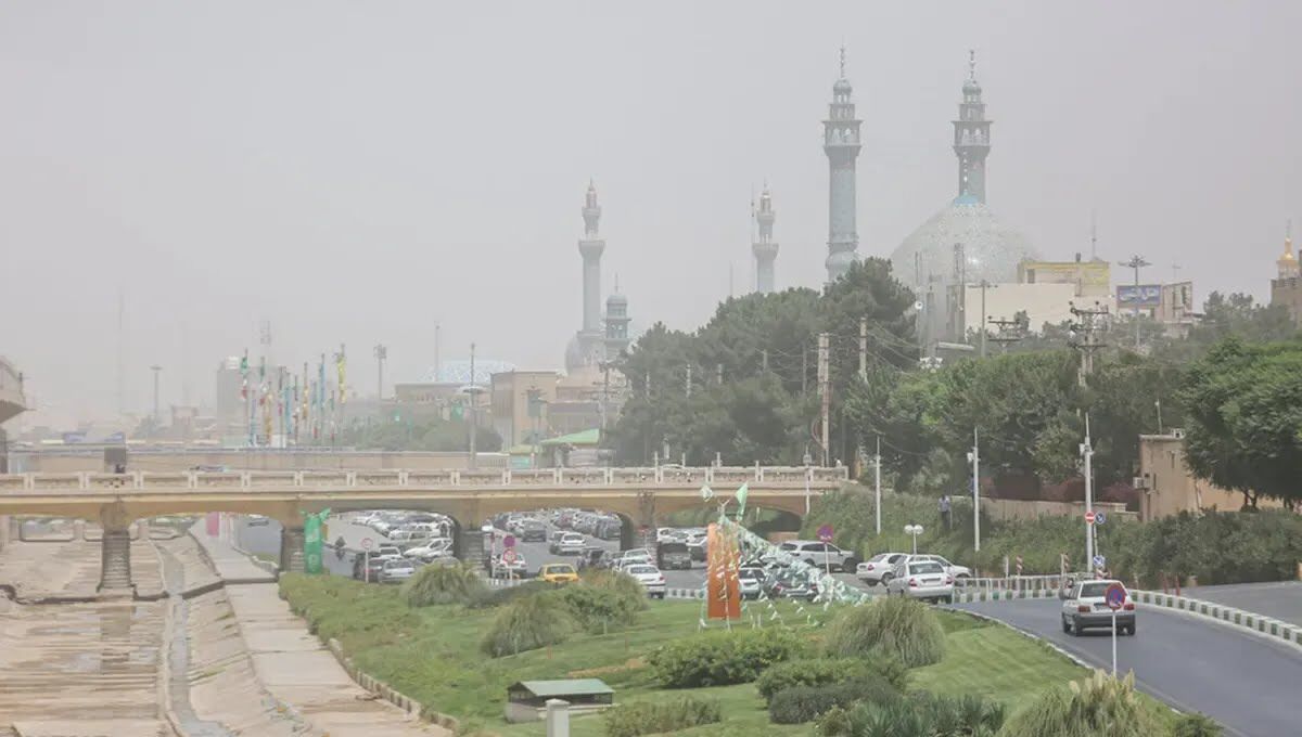 طوفان با سرعت ۹۰ کیلومتر قم را درنوردید