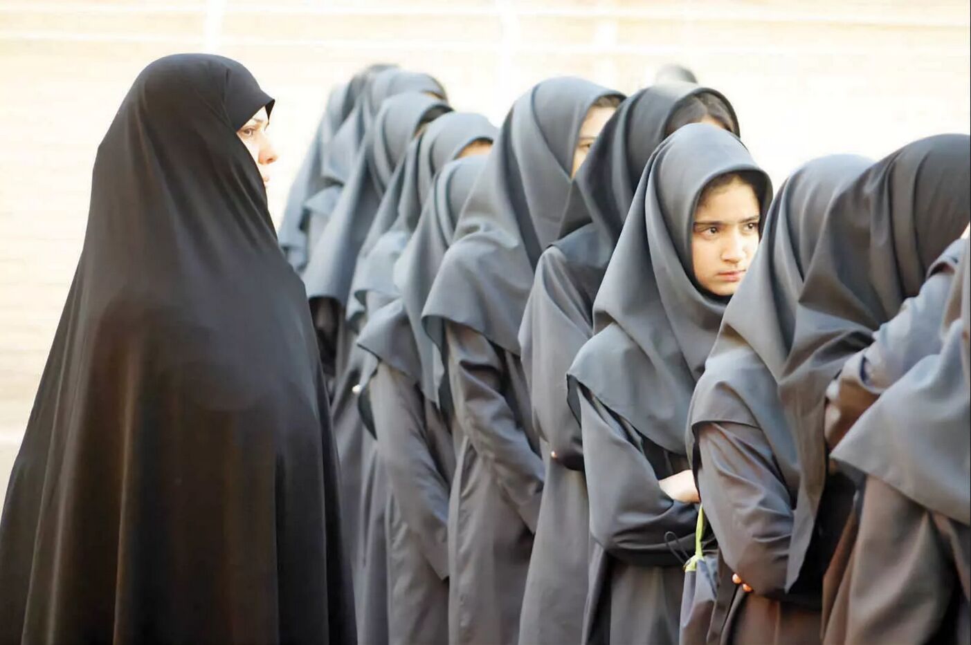 اذعان روزنامه اصولگرا به نتایج منفی سختگیری در حوزه حجاب؛ بیش از اندازه سختگیری به خرج دادیم