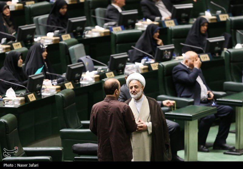 اعتراض یک اقتصاددان به طرح استیضاح ۴ وزیر دولت؛ برخی از این وزیران کارآمدترین اعضای کابینه هستند