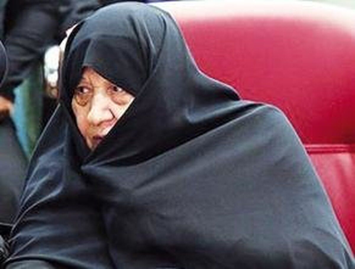 در جمهوری اسلامی، نقش همسران شخصیت‌ها دیده نمی‌شود 