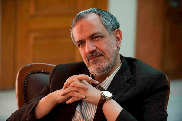تکمیل همایون گرفتار افراط و تفریط نمی‌شد