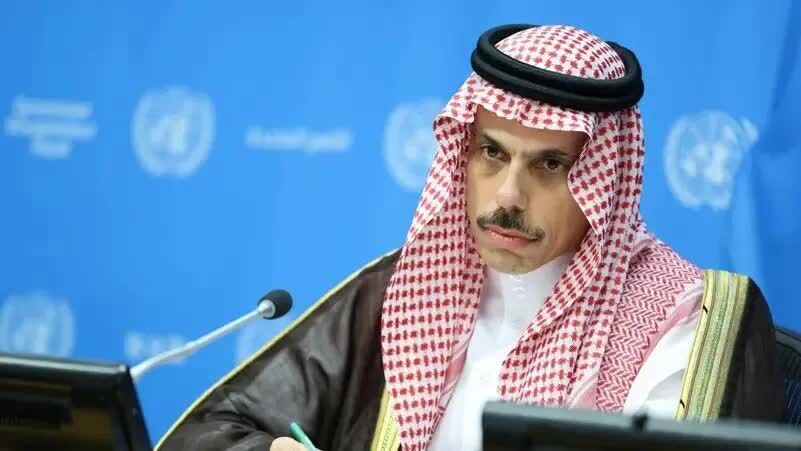 رایزنی وزیر خارجه عربستان با همتایان مصری و قطری خود در مورد تقویت راه‌های دیپلماتیک و تضمین امنیت گذرگاه‌های آبی در منطقه