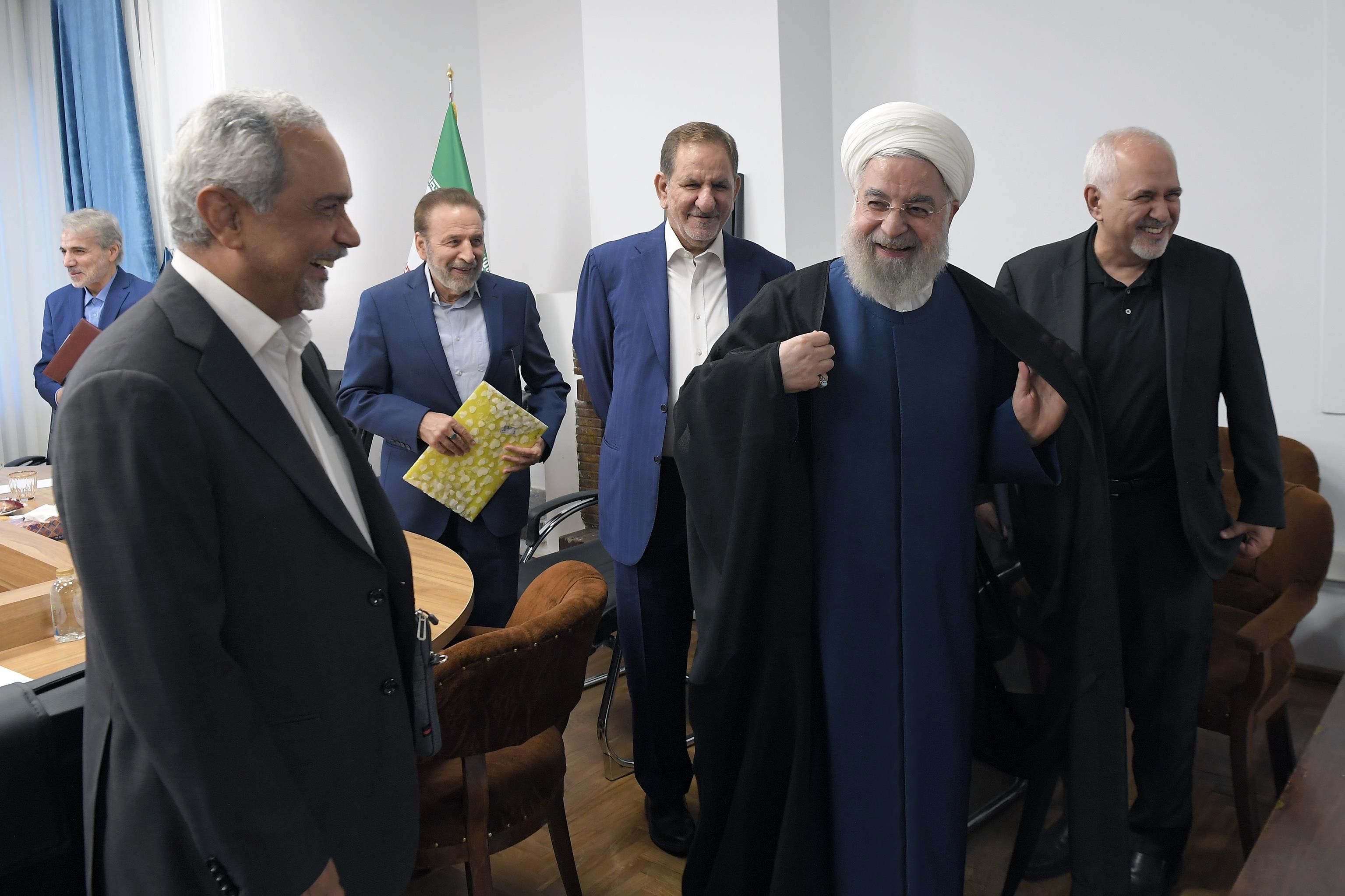 پاسخ ظریف به شایعاتی مبنی بر اختلاف حسن روحانی و اسحاق جهانگیری در دولت اعتدال 