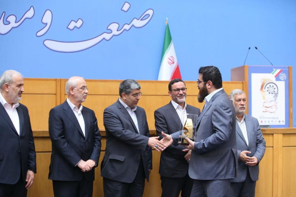 هافمن، عنوان واحد برتر پلیمری در سطح ملی را کسب کرد
