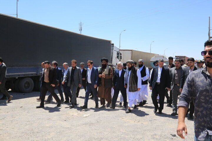 ۴۰۸ زندانی افغان در ایران به افغانستان منتقل شدند